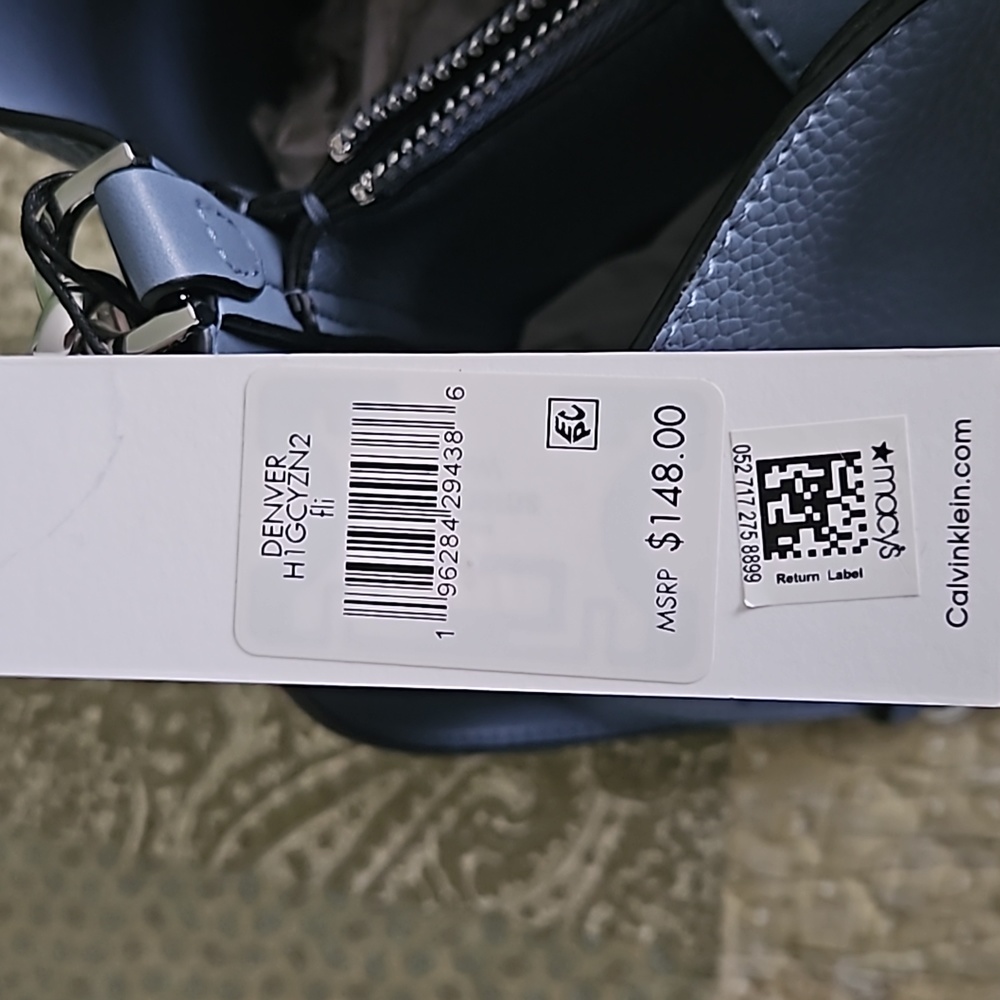 Calvin Klein medium size bucket bag - Picture 5 of 8